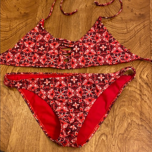 Bikini - Picture 1 of 1